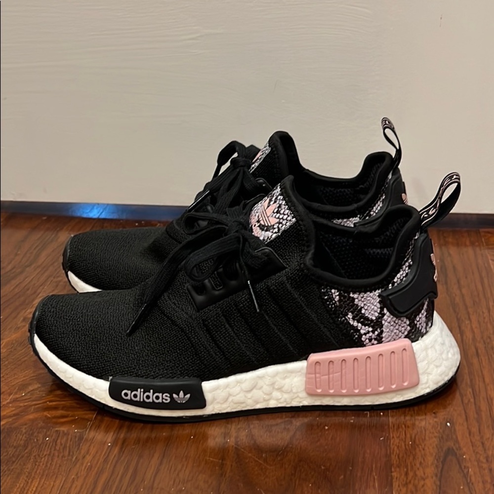Adidas Boost black size 6